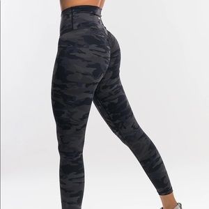 Echt force scrunch leggings black camo